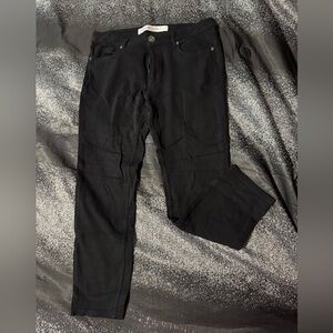 Almost Famous Black Ankle Pants